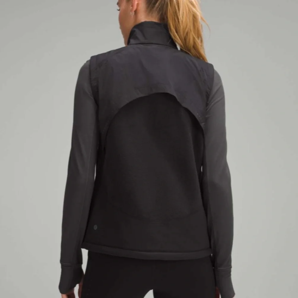 🆕WT! Lululemon Fleece-Lined Running Vest in Black • Woman’s Size 6 - Picture 2 of 10